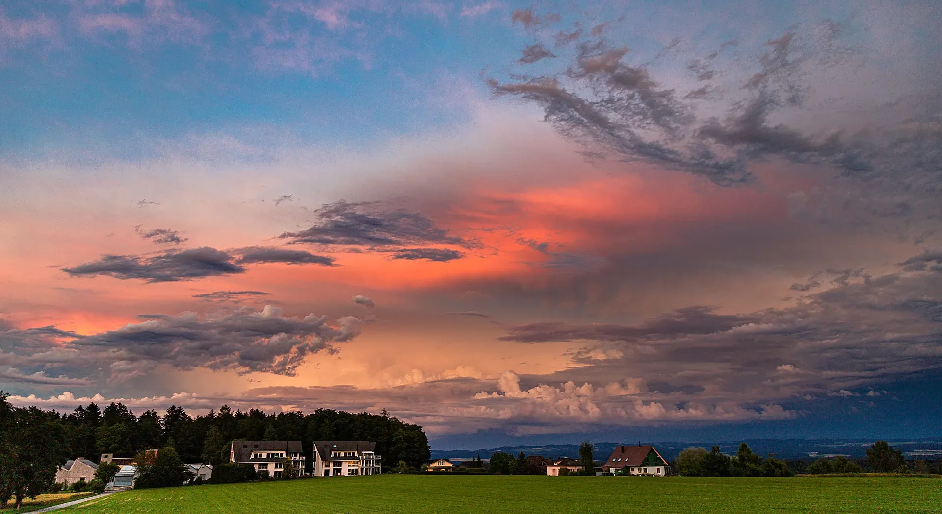 Gewitterhimmel im Farbspektakel