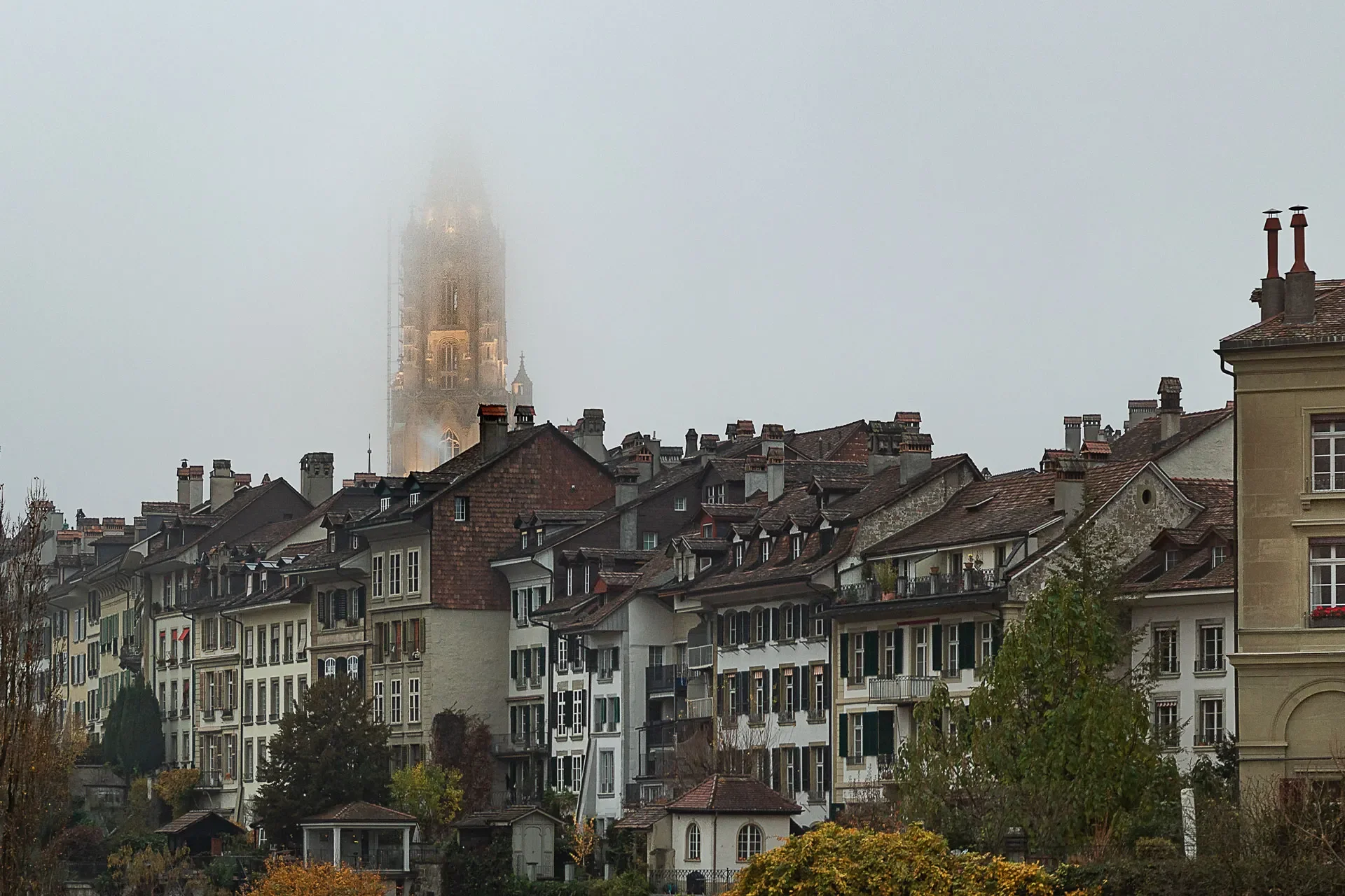 Altstadt mit Münster im Dunst